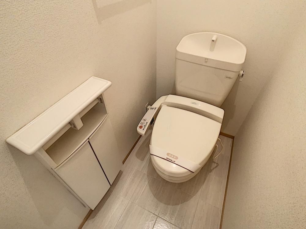 【トイレ】　※別部屋の写真になります。