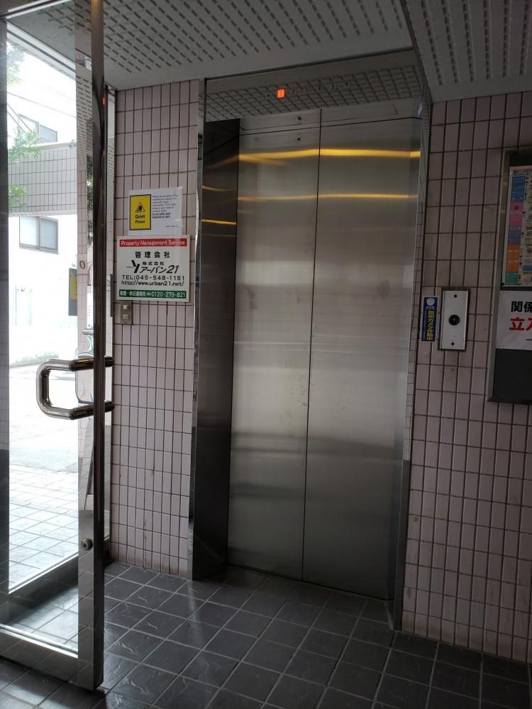【エントランス】　エレベーターあり