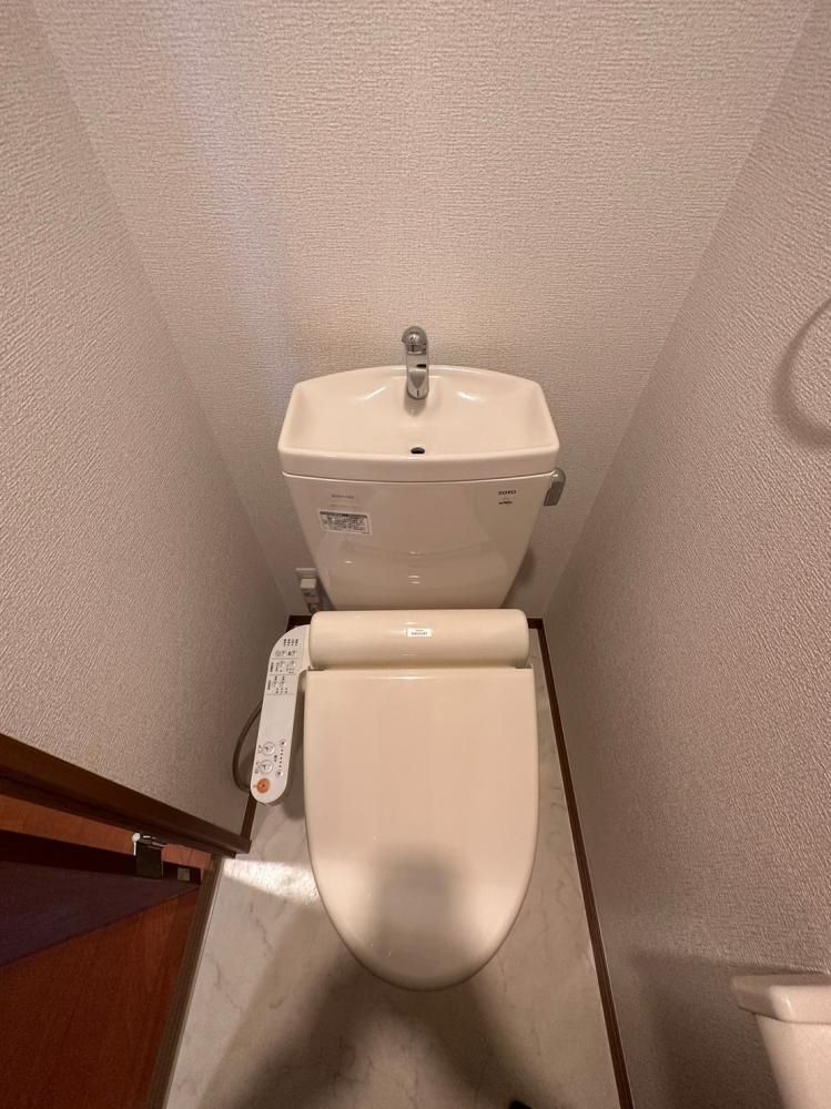 【トイレ】　別部屋参考写真です